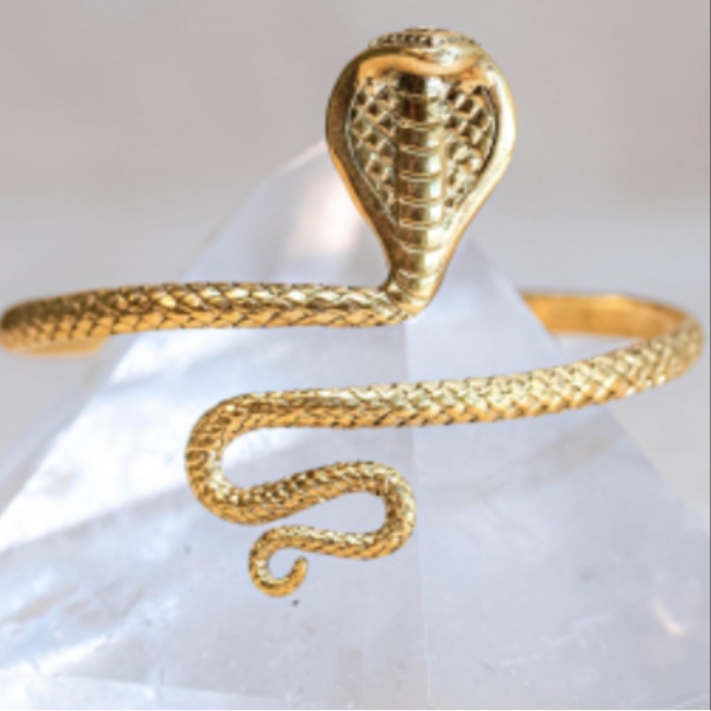 Cleopatra armulet - royal codes - brand new